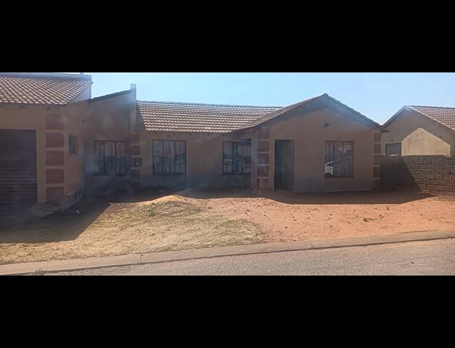3 BEDROOM FREEHOLD FOR SALE IN VOSLOORUS